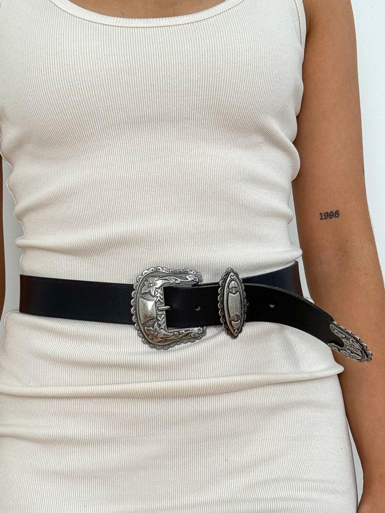 western-inspired belt featuring black Italian leather, eye-catching oversized silver buckle