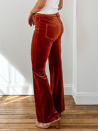 These fitted trousers with the perfect flare 