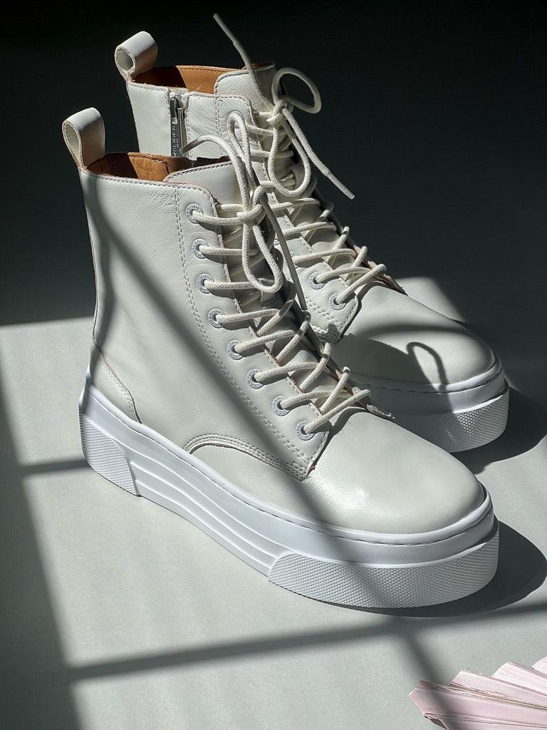 JSlides - Andre Hi-Top Sneaker - Off White - Flutter