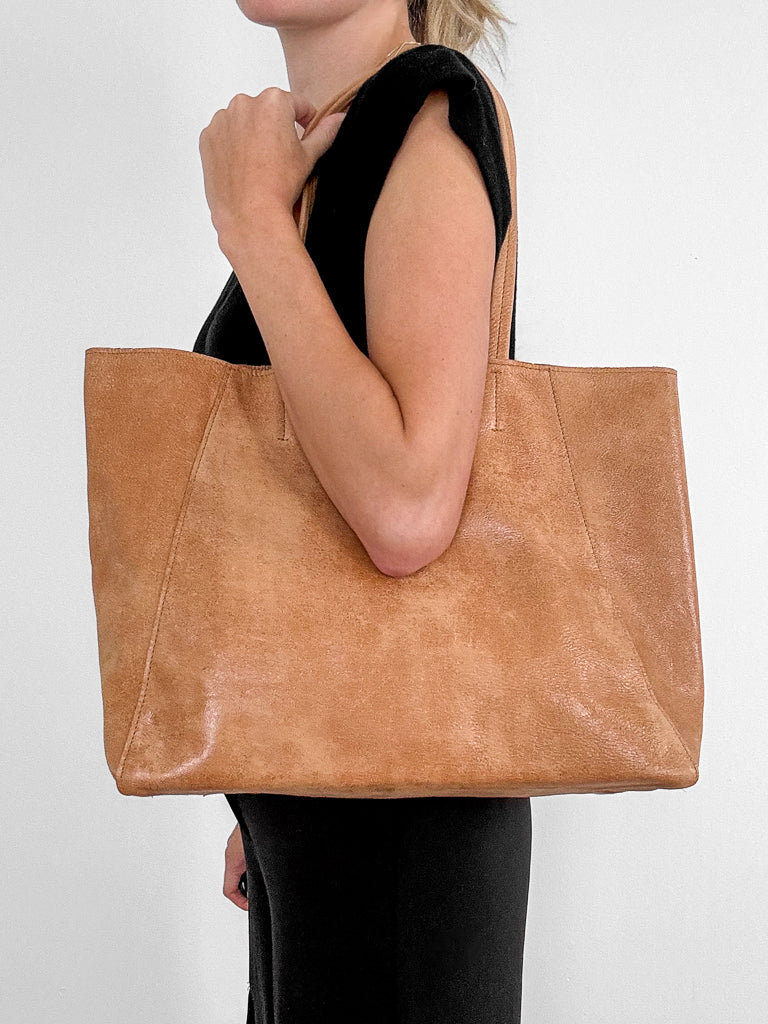The Flutter Tote - Tan