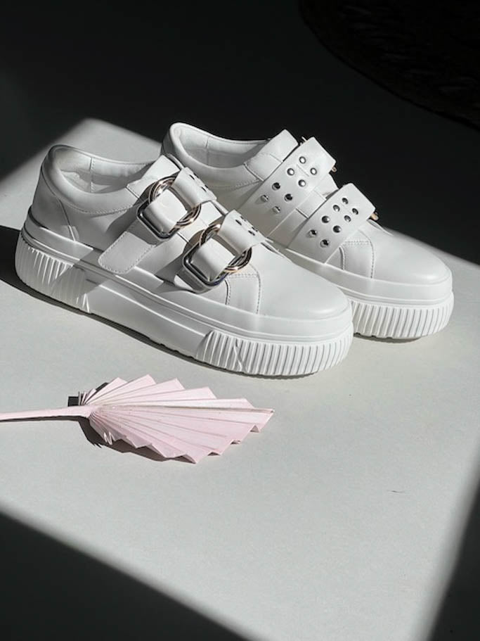 J/Slides - Waldo Sneakers - White – Flutter