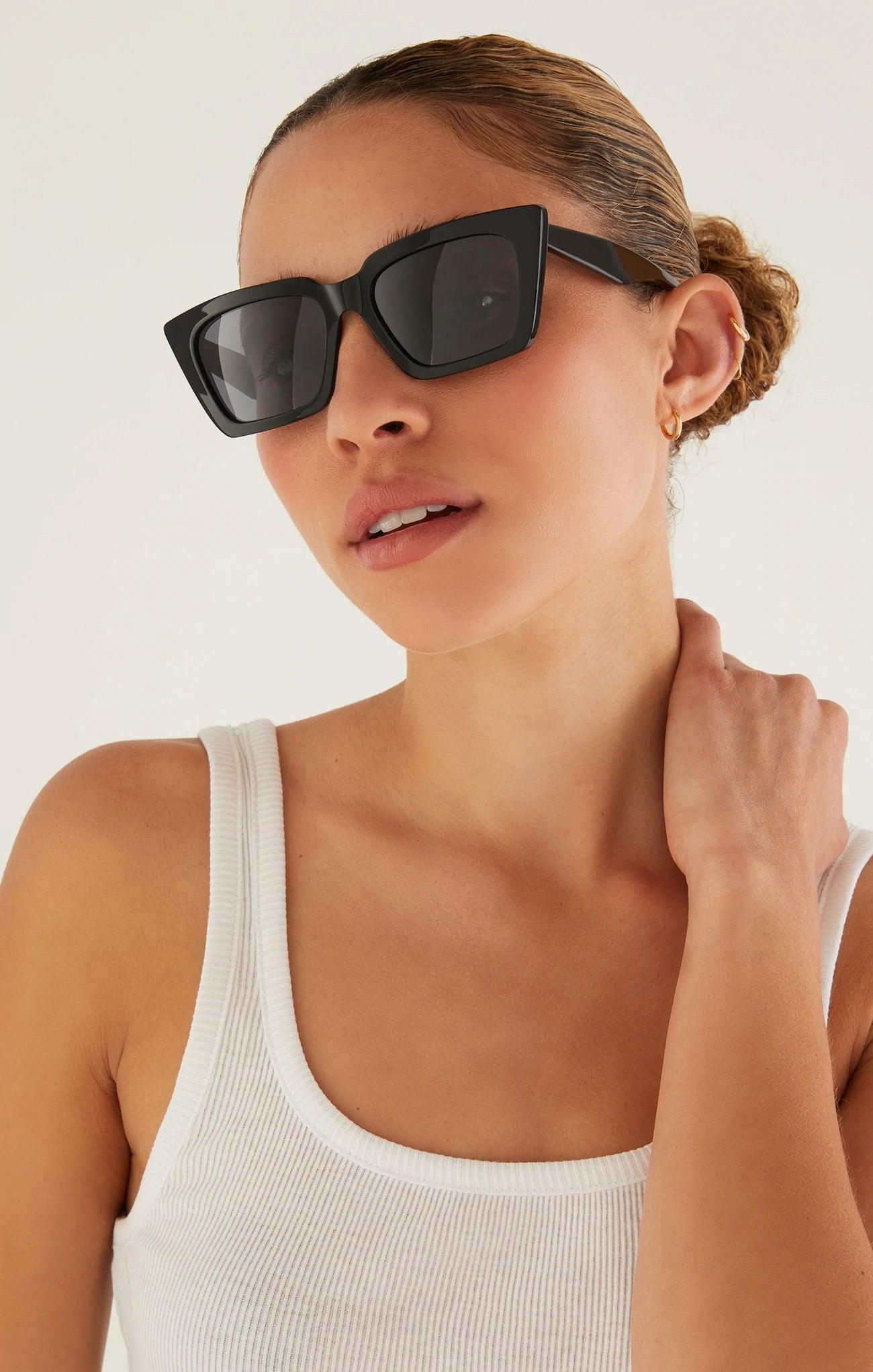 Feel Good Sunglasses - Polished Black - Grey - Flutter
